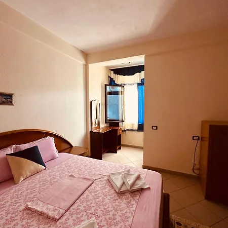 Saint Marena Hotell *