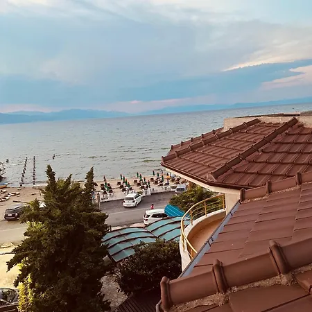 Saint Marena * Tushemisht